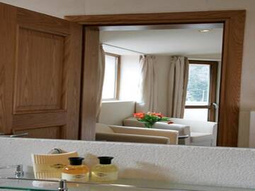Фото номера Люкс &quot;Комфорт&quot; Отель The Lodge Hotel г. Боровец 7