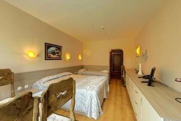 Фото номера Улучшенный номер (для 3 взрослых) Отель Hotel Moura г. Боровец 13