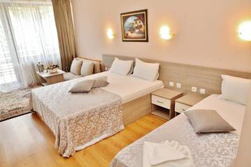 Фото номера Улучшенный номер (для 3 взрослых) Отель Hotel Moura г. Боровец 6