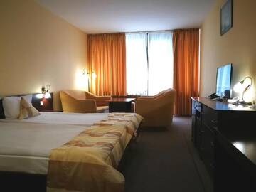 Фото номера Двухместный номер с 2 отдельными кроватями и террасой Отель ELA hotel г. Боровец 10