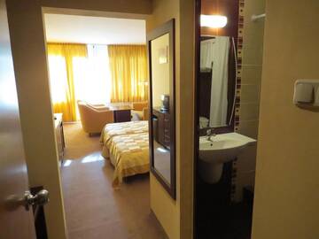Фото номера Двухместный номер с 2 отдельными кроватями и террасой Отель ELA hotel г. Боровец 9